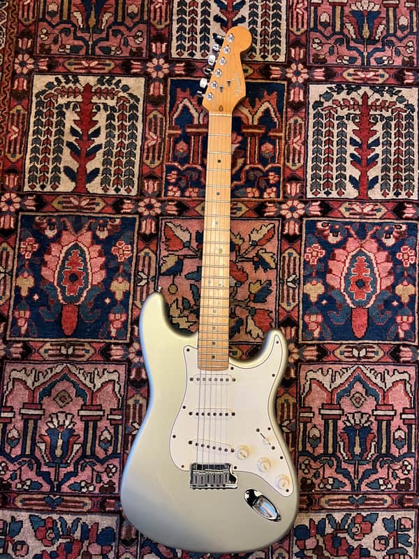 Fender American Standard Stratocaster with Maple Fretboard 1997 - Inca Silver image 1