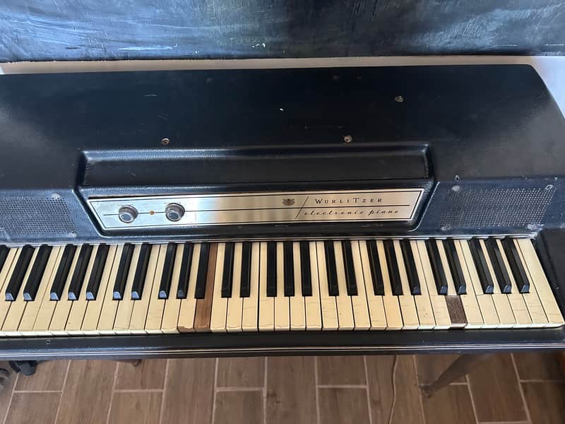 Wurlitzer 200A 64-Key Electric Piano 1974 - 1983 - Black image 1