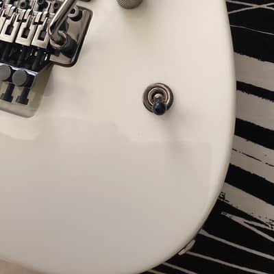 ESP  M-II SNOWHITE 2010 - EMG’S image 2