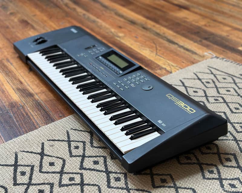 YAMAHA QS300 Advanced Wave Memory Synthesizer - 100 Volt | Reverb