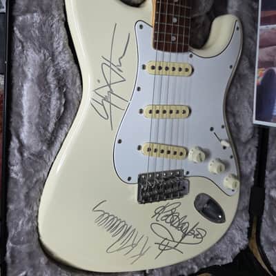 Fender Stratocaster Ex JUDAS PRIEST Artist Owned by K.K. Downing, band signed by KK, Rob Halford and Glenn Tipton. 1985 Vintage 80s guitar. Custom Shop strat flight case included image 18