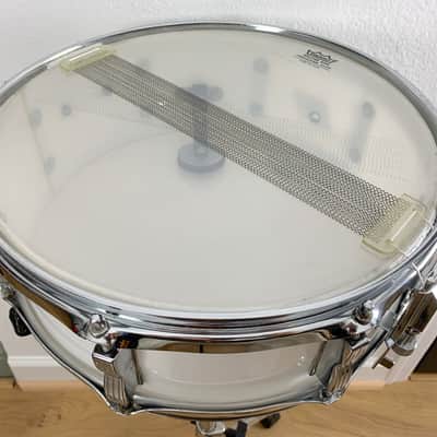 Ludwig Vistalite 5x14 8-Lug Snare Drum 1970s White Opaque Blue & Olive image 11
