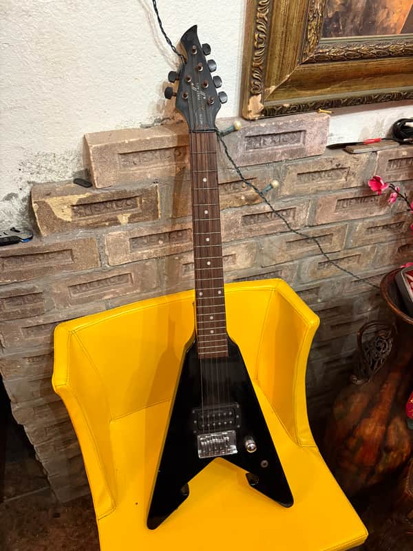 First Act Me276 - Black Mini V electric guitar image 1