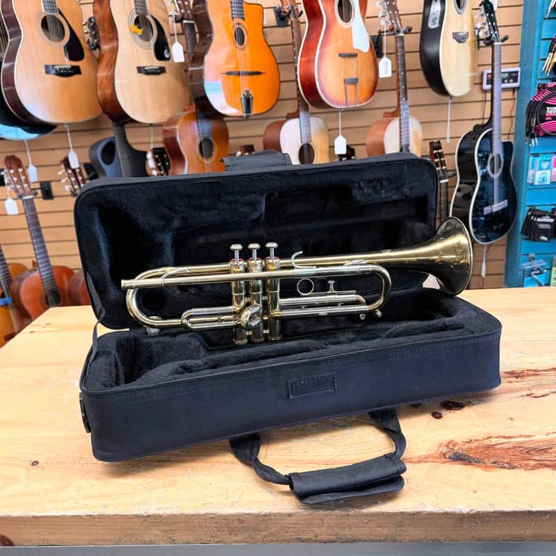 Getzen 300 Series Bb Trumpet w/Case image 1
