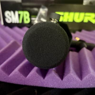 Shure SM7B Cardioid Dynamic Microphone with FREE XLR Cable 2001 - Present - Black imagen 8