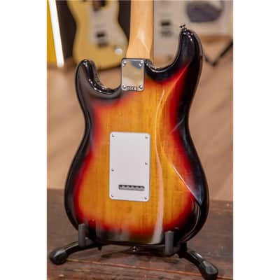 FENDER Standard Stratocaster 3-Color Sunburst image 10