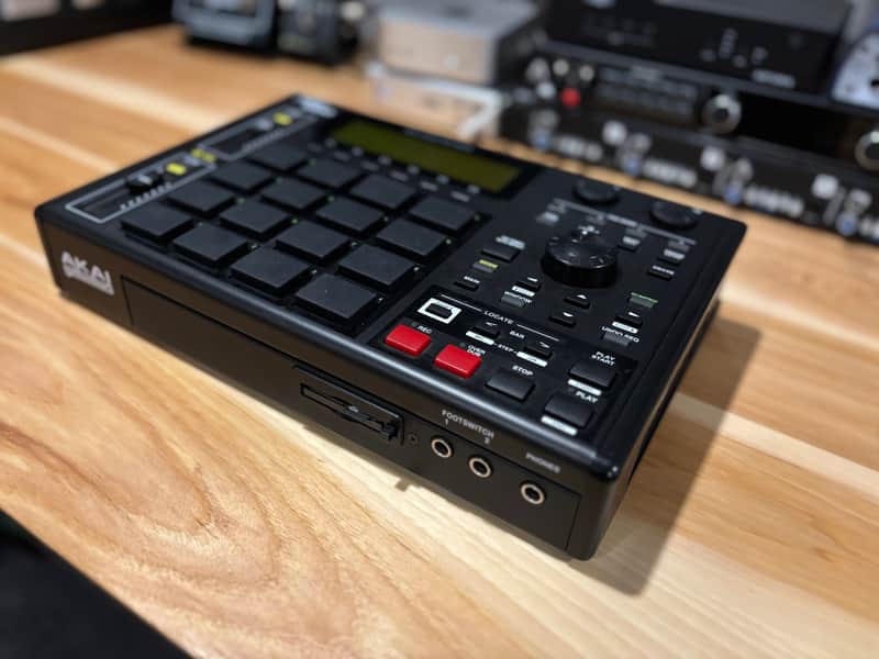 Akai MPC1000 Music Production Center | Reverb Canada Akai MPC1000 Music Production Center | Reverb Canada