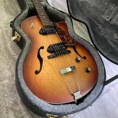 Godin 5th Avenue CW Kingpin II 2010s - Cognac Burst image 2
