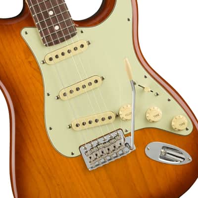 Fender American Performer Stratocaster Electric Guitar, Honey Burst Finish, Rosewood Fretboard image 3