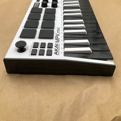 Akai MPK Mini MKII 25-Key MIDI Controller 2014 - Present - White with Black Keys Very Clean image 2