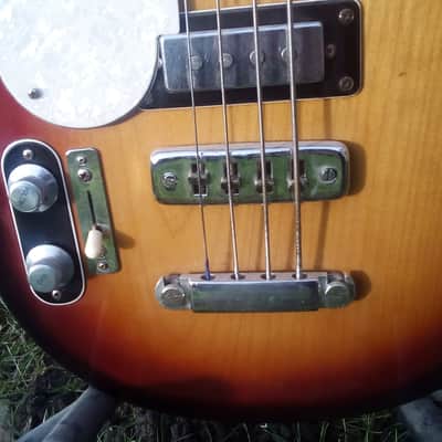 Vox Teardrop bass lefty  sunburst image 11