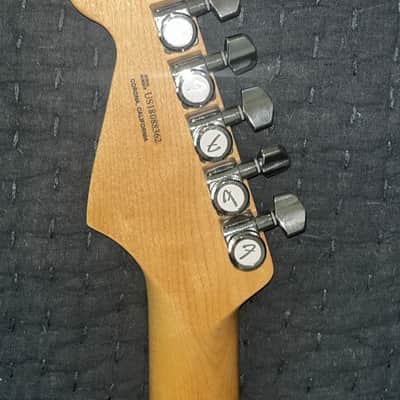 Fender American Elite Stratocaster with Maple Fretboard 2016 - 2019 - 3-Color Sunburst image 4
