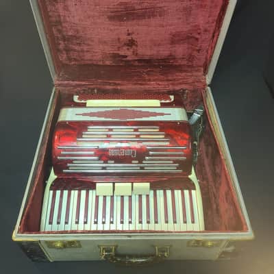 Camerano L 502-64 pre 1960 - Red and White image 1