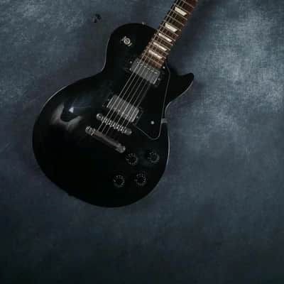 Gibson Les Paul Studio 2004 - Ebony - Chainsaw case - repaired image 2