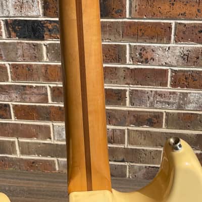 Fender California Stratocaster with Maple Fretboard 1997 - 1998 - Vintage White image 7