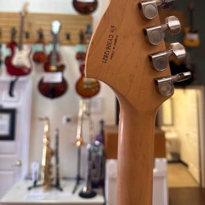 Fender Squier Strat 2010 - Sunburst with artic white image 3