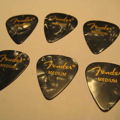 Fender Medium Black Pearl W Gold Guitar Picks 6 Pieces image 6