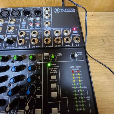Mackie 802VLZ4 8-Channel Mic / Line Mixer 2014 - Present - Black image 4