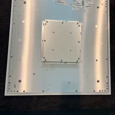 Shure MXA910W Ceiling Grid Mount Microphone 24" x 24" 2016–2024 - White image 4