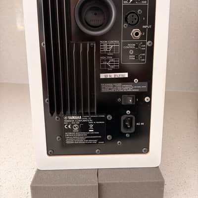 Yamaha HS7 6.5" Powered Studio Monitor (Pair + Cables & Isolation Pads) White image 5