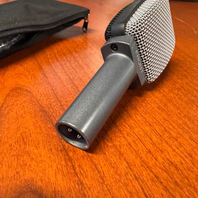 Sennheiser Sennheiser e609 Silver Dynamic Guitar Amp / Instrument Microphone w/ Pouch 2020 - Present - Silver/black image 2