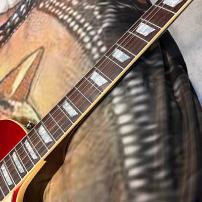 FANCY 💃! 2026 Gibson Custom Shop '76 Les Paul Deluxe Reissue Rocket Red Sparkle Top VOS Limited Edition LE 1976 Standard Norlin Era Mini Humbuckers Maple Neck Sandwich Body Construction ABR-1 Bridge Chrome Hardware Cream Plastics Brown Walnut Body image 11