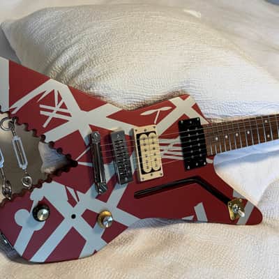 EVH Striped Series Shark with Wolfgang Humbuckers 2019 - 2024 - Burgundy/Silver Stripes image 2