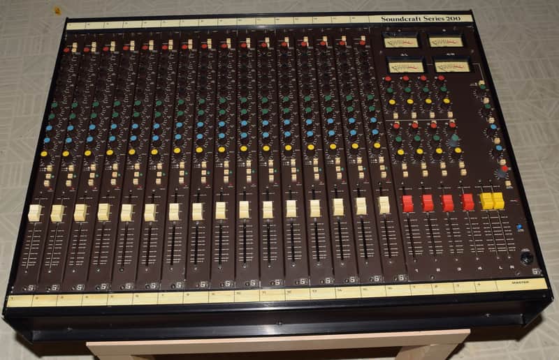 Soundcraft Series 200B 16-Channel 4-Bus Mixing Console | Reverb