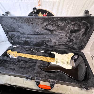 Fender American Standard Stratocaster Guitar with Case 2012 - Black / Maple neck imagen 1