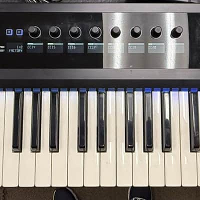 Native Instruments Komplete Kontrol S61 2010s - Black image 1