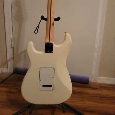 Fender Standard Stratocaster-Arctic White image 7