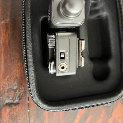 Xvive U4 Wireless In-Ear Monitor System.Unused image 7