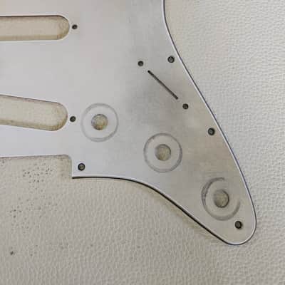 Fender Stratocaster Aged Relic 3 ply Pickguard White image 2