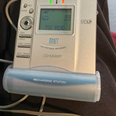 Sharp MD-MT877 portable minidisc recorder and player image 3
