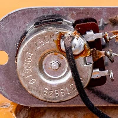 1996 Fender American Vintage '52 Telecaster Butterscotch w/ Case image 18