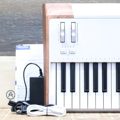 Arturia AstroLab 61 Avant-Garde Stage Keyboard 61-Note Semi-Weighted Keyboard image 9