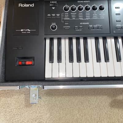 Roland FA-06 61-Key Music Workstation 2014 - Present - Black