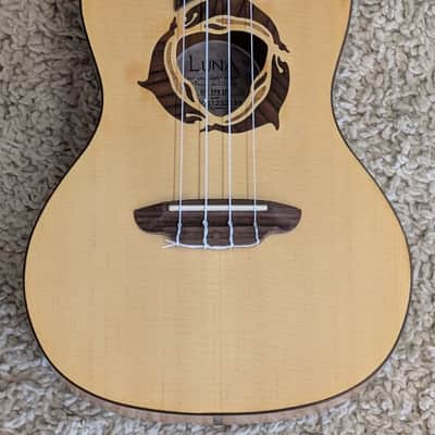 Luna Uke Dolphin Concert Spruce Top Ukulele with gig bag - Demo image 3