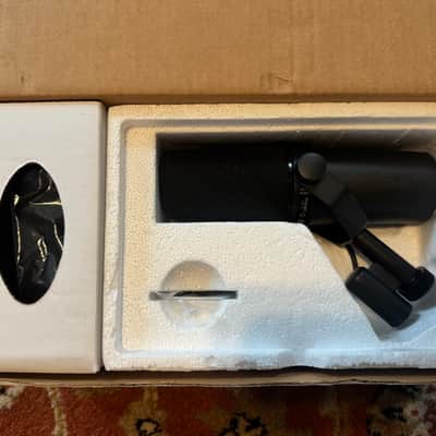 Shure SM7B Cardioid Dynamic Microphone 2001 - Present - Black image 2
