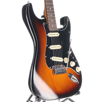 Fender Certified Pre-Owned American Ultra Luxe Stratocaster, Rosewood Fingerboard, 2-Color Sunburst (L7) (06913) image 3