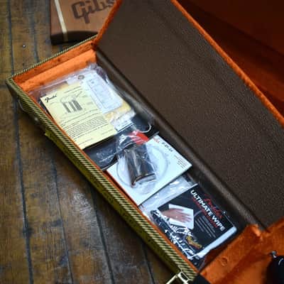 Fender American Vintage Reissue 1957 Stratocaster 2000 2-Color Sunburst w/Tweed Case image 9