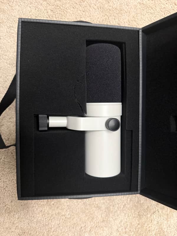 Universal Audio Standard SD-1 Cardioid Dynamic Microphone 2022 - Present - White image 1