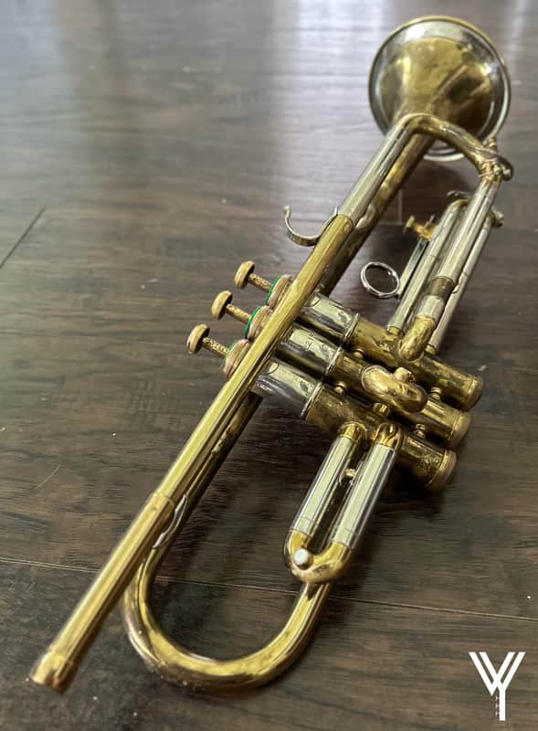Olds Super Bb Trumpet 1957 - Lacquer image 1