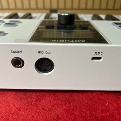 Arturia KeyLab 61 MkIII MIDI Controller 2024 - Present - White image 15
