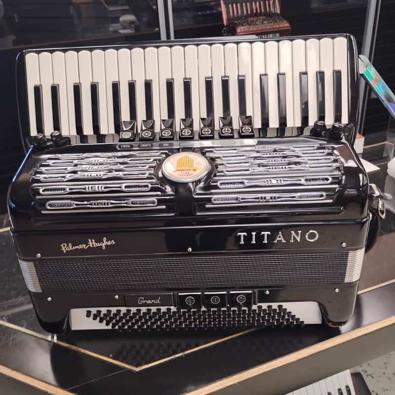 Titano Grande Accordion image 1