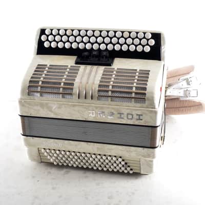 Hohner Studio II Button Accordion, Top German Made MMM Accordion, Serviced - Excellent Condition + Brand New Straps image 3