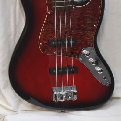 Squier Jazz bass standard series in Hard Shell Case - cherry burst image 4