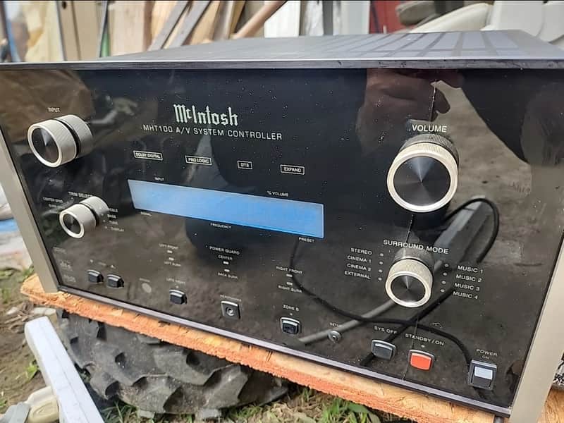 McIntosh MHT100 6-Channel AV Controller 2001 - 2003 - Black image 1
