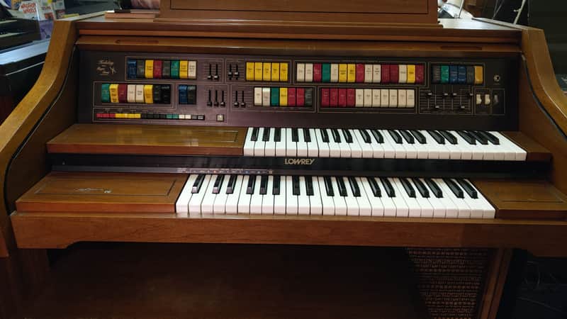 Lowrey Holiday Organ With Magic Genie image 1