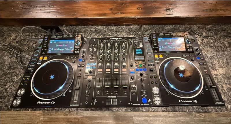 Pioneer CDJ-2000NXS2 Professional Multi Player 2010s - Black image 1